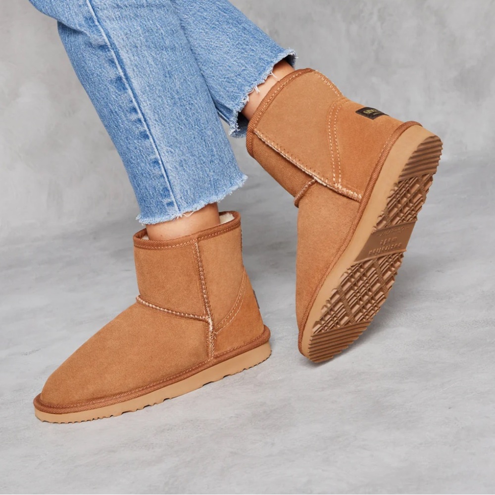 NWT Original UGG Since 74 Australian Made Tan Suede Boots Chestnut Brown Size 10